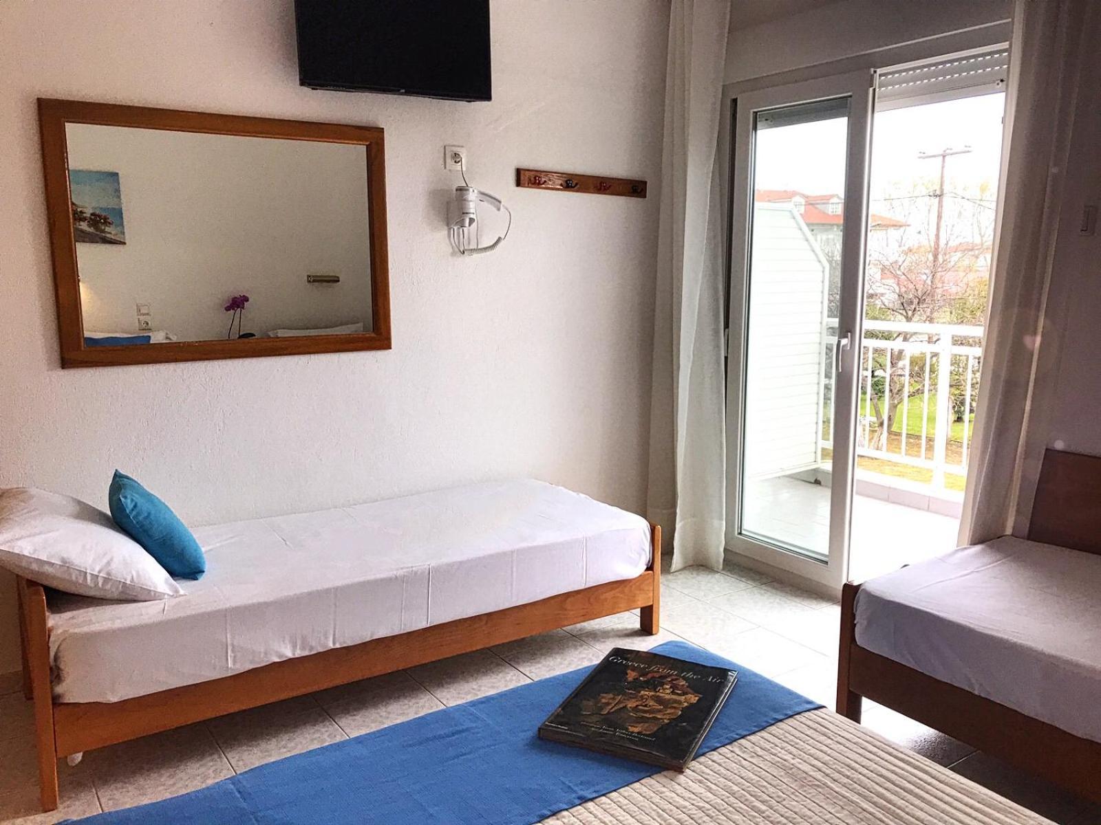 Cape Blue Apartments Paralía Skotínis Екстериор снимка
