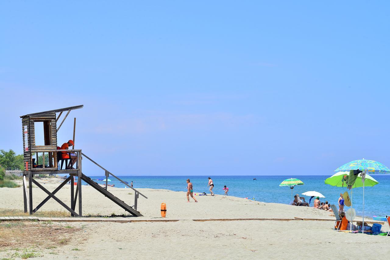 Cape Blue Apartments Paralía Skotínis Екстериор снимка