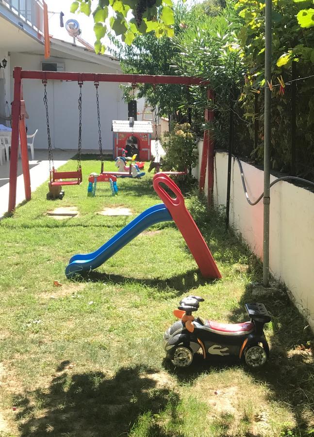 Cape Blue Apartments Paralía Skotínis Екстериор снимка